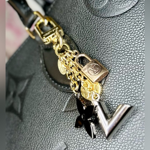 EUC Louis Vuitton Multi Colored Metal Kaleido V Key Chain Bag Charm - Picture 12 of 16